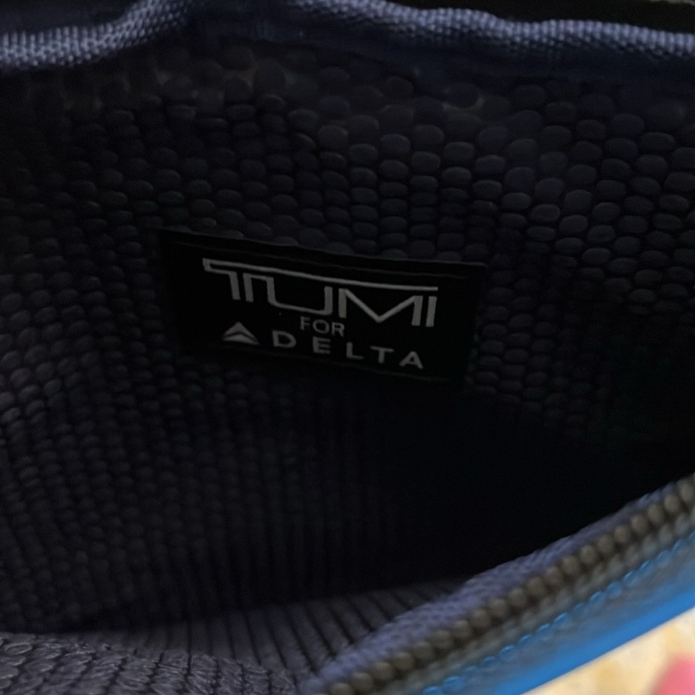 TUMI Travel Pouch - Picture 3 of 3